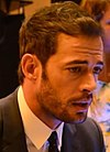 https://upload.wikimedia.org/wikipedia/commons/thumb/b/bd/William_Levy_in_2015_%282%29.jpg/100px-William_Levy_in_2015_%282%29.jpg